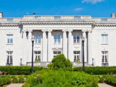 Las fotos muestran cómo se ve la mansión del gobernador en cada estado.
| Real Estate,Politics,features,50-states,governors,mansions,real-estate,photos,life-holiday-save-2025 Las fotos muestran cómo se ve la mansión del gobernador en cada estado.
| Real Estate,Politics,features,50-states,governors,mansions,real-estate,photos,life-holiday-save-2025