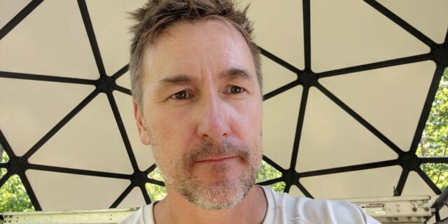 Dejó la tecnología y empezó a establecerse en una granja. Dejó la tecnología y empezó a establecerse en una granja. La IA lo volvió a poner en línea.
| AI,Tech,as-told-to,homesteading,tech,management,quitting-tech,artificial-intelligence,entrepreneurship,careers