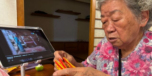 Mi abuela adquirió un teléfono inteligente cuando tenía 80 años. Le cambió la vida.

 | Parenting,essay,parenting,parenting-freelancer,phone-addiction