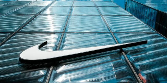 Nike informa ingresos estables en el tercer trimestre, las acciones Nike informa ingresos estables en el tercer trimestre, las acciones caen después de las ganancias
| Retail,nike,earnings,nike-stock,ceos