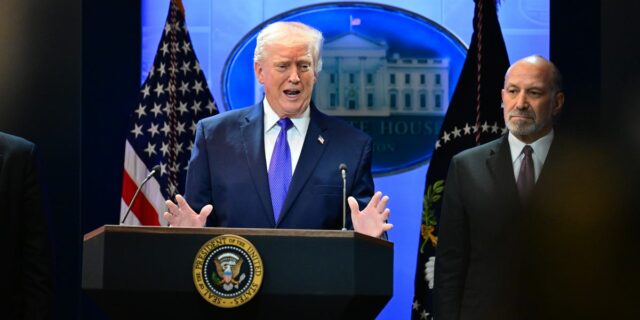 El portal de reembolso de tarifas de la IEEPA supera las 26.000 inscripciones mientras se avecinan 166.000 millones de dólares

 | Economy,tariffs,tariff-refunds