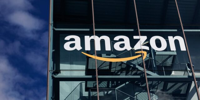 Vicepresidente retirado de Amazon dice que esta es la "dura verdad" sobre las reorganizaciones corporativas

 | Tech,Careers,Strategy,amazon,layoffs,promotions,promotion,career-advancement,office-culture,workplace