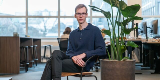 La startup legal de IA Legora logra un hito en ingresos

 | Tech,Law,AI,legal-tech,legal-ai,legora,law-firms,ai,lawyers,exclusive,beacon-industries-big-bet,rebecca-zisser,freelance-photography