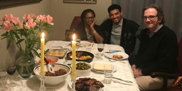 Mi prometida y yo vivimos con mis padres en un apartamento en Nueva York para ahorrar dinero.

 | Health,Real Estate,essay,health-freelancer,health,new-york-city,apartment,marriage,savings