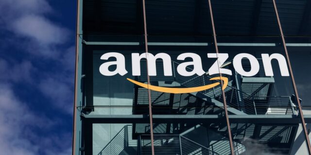 Amazon añadirá un recargo del 3,5% a los vendedores a medida que aumenten los precios del petróleo

 | Retail,amazon,tariff,fuel,e-commerce,economy,logistics,oil-prices,gas-prices,us-iran-war