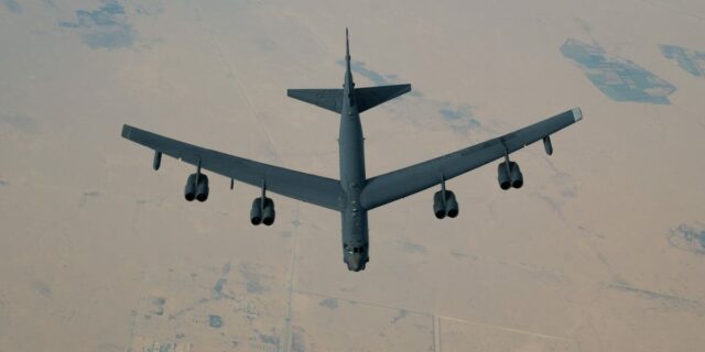Los bombarderos B-52 van a la guerra contra Irán

 | Military & Defense,video,video-format-boot-camp,iran,b-52,b-52-bombers,air-force
