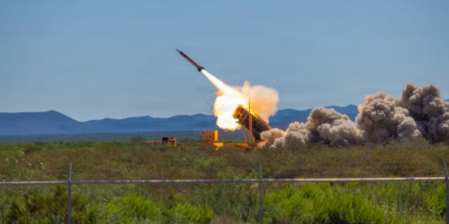 DARPA quiere misiles más baratos mientras Estados Unidos quema reservas

 | Military & Defense,darpa,missiles,us-iran-war,warfare-big-bet