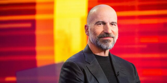 El CEO de Uber dice que algunos conductores están utilizando la conducción totalmente autónoma de Tesla

 | Transportation,uber,tesla,robotaxis