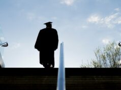 Los prestatarios de préstamos estudiantiles describen el pánico después de perder el plan de pago SAVE
| Economy,student-debt,student-loans,trump,save-plan Los prestatarios de préstamos estudiantiles describen el pánico después de perder el plan de pago SAVE
| Economy,student-debt,student-loans,trump,save-plan