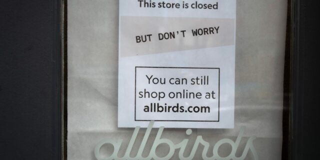 Se espera que más de 1.500 tiendas cierren en 2026

 | Retail,macys,rei,saks-off-fifth,yankee-candle,kroger,stores-closing,store-closures,pizza-hut,wendys,retail,neiman-marcus,saks-fifth-avenue,grocery-outlet,eddie-bauer,torrid,allbirds