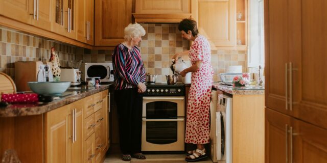 Mi amigo era 40 años mayor que yo. Ella cambió mi forma de ver la vida.

 | Health,essay,health,health-freelancer,longevity,friendship,multigenerational