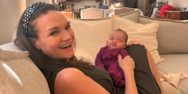 Tuve un bebé a los 49 años con el esperma congelado de mi difunto marido

 | Parenting,Health,as-told-to,parenting,brain-tumor,ivf,older-mothers,health,babies