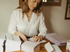 Los artistas de la Generación Z han descifrado el código para obtener un sueldo fijo: Snail Mail Clubs
| Careers,art,small-business,analog,hustle-culture,hustle-culture-big-bet Los artistas de la Generación Z han descifrado el código para obtener un sueldo fijo: Snail Mail Clubs
| Careers,art,small-business,analog,hustle-culture,hustle-culture-big-bet