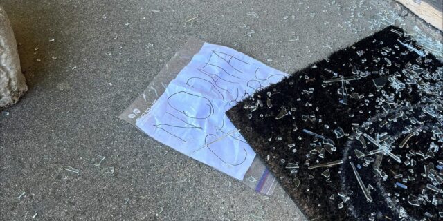 Legislador de Indianápolis dice que dejaron en su casa una nota que decía "No hay centro de datos" después del tiroteo

 | Tech,data-centers,shooting,indiana