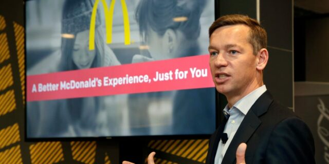 El director ejecutivo de McDonald's culpa a su madre por la infame prueba de sabor del Gran Arco

 | Retail,mc-donalds,ceos,chris-kempczinski