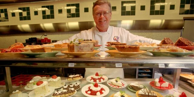 La cafetería Sur cierra sus puertas. ¿Pueden los propietarios de pequeñas empresas salvarlos?

 | Food,Retail,Economy,cafeterias,southern-cafeterias,piccadilly,morrisons,s-and-s-cafeteria,k-and-w,lubys,the-magnolia-room,matthews-cafeteria,video-to-text