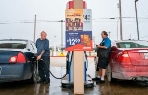 Por qué el alto el fuego de Trump no hará que un tanque de gasolina sea más barato todavía
| Finance,Energy,international,energy,finance,trump,iran,strait-of-hormuz,oil-gas,gas-stations Por qué el alto el fuego de Trump no hará que un tanque de gasolina sea más barato todavía
| Finance,Energy,international,energy,finance,trump,iran,strait-of-hormuz,oil-gas,gas-stations