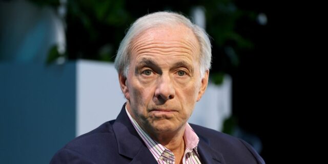 Ray Dalio dice que estamos en una guerra mundial que no terminará "pronto"

 | Finance,international,finance,ray-dalio,bridgewater-associates,billionaires,iran,strait-of-hormuz,world-war-3,principles-for-dealing-with-the-changing-world-order,trump,us-china-rivalry