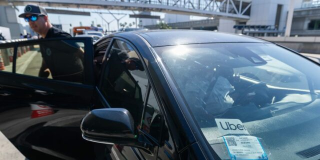 El IRS envió facturas de impuestos para Uber, los ingresos de DoorDash dicen que no son de ellos

 | Economy,uber,identity-theft,taxes,lawsuit,gig-economy,ride-hailing