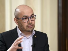 DeepMind escaló más rápido al actuar como una startup, dice Demis Hassabis
| Tech,AI,startup,google-deepmind,demis-hassabis,changing-workplace-big-bet,beacon-industries-big-bet DeepMind escaló más rápido al actuar como una startup, dice Demis Hassabis
| Tech,AI,startup,google-deepmind,demis-hassabis,changing-workplace-big-bet,beacon-industries-big-bet