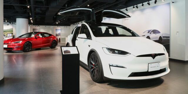 Elon Musk dice que los Tesla Model S y X están casi agotados

 | Transportation,Tech,tesla,tesla-model-y,model-s,evs