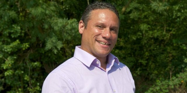 Del contrabando de cocaína en cocos a la redención: la lucha de un hombre

 | Careers,video-to-text,cocaine,crime,drug-trafficking,cartels,drug-smuggling