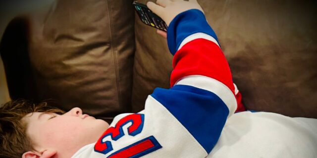 Les regalé teléfonos a mis hijos a los 10 años, pero tuvieron que firmar un contrato estricto

 | Parenting,Tech,essay,parenting-freelancer,parenting,screen-time,children,phones,teenagers