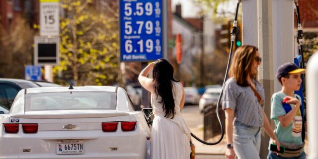 Los estadounidenses se sienten peor que nunca acerca de la economía

 | Economy,economy,consumer-sentiment,umich-consumer-sentiment,inflation,gas-prices,kitchen-table-big-bet