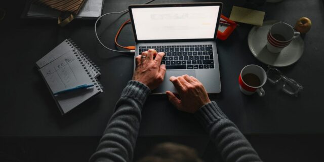 Los límites al uso de la IA están llevando a algunas personas a reestructurar sus jornadas laborales

 | Careers,Tech,ai,claude,ai-tools,changing-workplace-big-bet,coders-ai