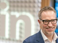 LinkedIn entra en el mercado de la formación en IA y desafía a las startups
| Tech,AI,Careers,Startups,linkedin,ai-training,ai,scoop,exclusive,artificial-intelligence,ai-jobs,startups,hustle-culture-big-bet,beacon-industries-big-bet LinkedIn entra en el mercado de la formación en IA y desafía a las startups
| Tech,AI,Careers,Startups,linkedin,ai-training,ai,scoop,exclusive,artificial-intelligence,ai-jobs,startups,hustle-culture-big-bet,beacon-industries-big-bet