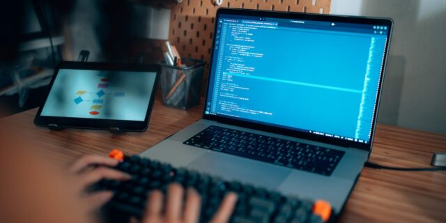 Tres lecciones de ingenieros de software sobre cómo la IA cambiará su trabajo

 | Careers,Tech,ai,tech,software-engineers,coders-ai,changing-workplace-big-bet