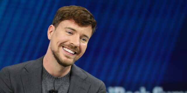 MrBeast busca su primer CMO para ayudar a construir un MrBeast busca su primer CMO para ayudar a construir un gigante del entretenimiento
| Media,limited-synd,mrbeast,jimmy-donaldson,marketing,youtube,creator-economy,exclusive,cmo-insider-news,cmo-insider