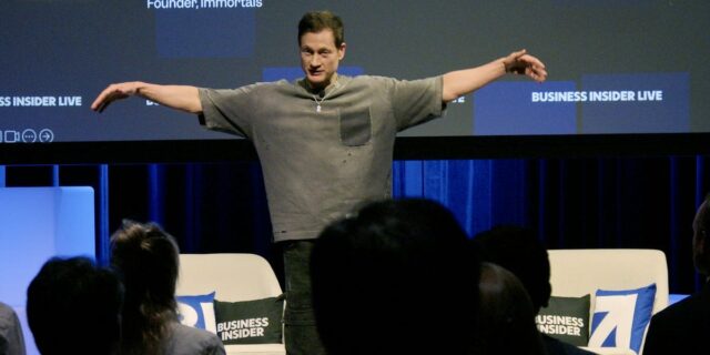 Bryan Johnson comparte prueba rápida de edad biológica | Health,video,supercut,video-format-supercut,longevity,bryan-johnson,biology,aging Bryan Johnson comparte prueba rápida de edad biológica
| Health,video,supercut,video-format-supercut,longevity,bryan-johnson,biology,aging