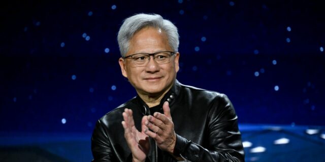Jensen Huang explica por qué Nvidia no intenta elegir ganadores en IA

 | AI,Tech,nvidia,openai,anthropic,mistral