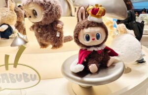 «Labubu llevó Pop Mart a la cima». Esta podría ser su perdición.
| Retail,pop-mart,labubu "Labubu llevó Pop Mart a la cima". Esta podría ser su perdición.
| Retail,pop-mart,labubu