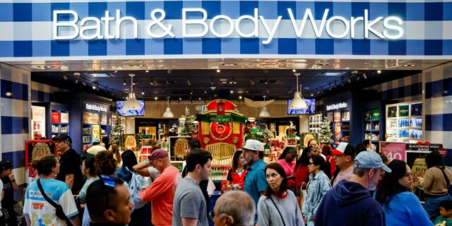 CEO de Bath & Body Works: no podemos competir sin Amazon

 | Retail,amazon,bath-body,shopping,bath-and-body-works,e-commerce,retail