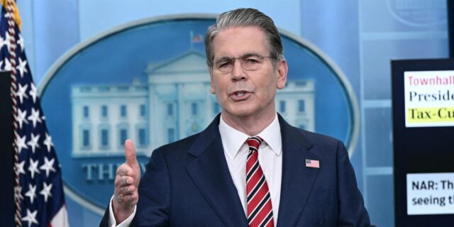 Es posible que los bancos pronto necesiten datos de ciudadanía. Probablemente sea malo para el negocio.

 | Finance,scott-bessent,donald-trump,banks,immigration