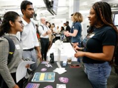 Cómo los nuevos graduados pueden destacarse en un mercado laboral más lento
| Careers,new-grad,job-market,recent-grads,hiring,changing-workplace-big-bet Cómo los nuevos graduados pueden destacarse en un mercado laboral más lento
| Careers,new-grad,job-market,recent-grads,hiring,changing-workplace-big-bet