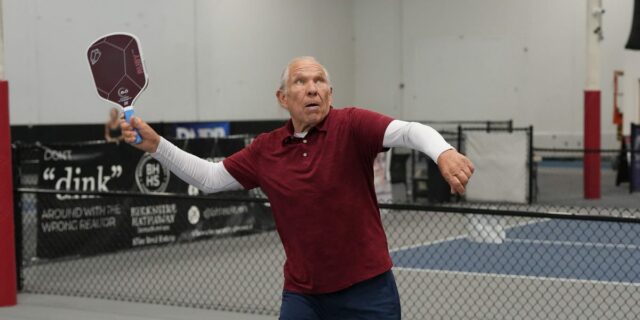 Empezó a jugar al pickleball como hobby; ahora, a los 82 años, es su segunda carrera.

 | Health,as-told-to,retirement,aging,longevity,pickleball