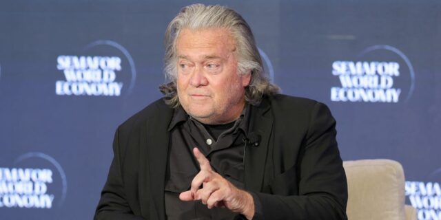 Steve Bannon apoya el rechazo de Anthropic al acuerdo con el Pentágono

 | AI,Tech,anthropic,openai,pentagon