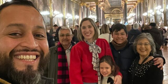 Una familia de siete integrantes realiza un viaje multigeneracional a París: errores y consejos

 | Travel,Parenting,travel,parenting,parenting-freelancer,multigenerational-travel,international-travel,paris,in-laws
