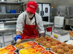 ¿Cuánto ganaron los trabajadores minoristas el año pasado en Costco, Walmart y más?
| Retail,Careers,amazon,costco,walmart,retail-jobs,proxy-statements,alphasense,compensation,retail,wages,minimum-wage,retail-salaries-2025 ¿Cuánto ganaron los trabajadores minoristas el año pasado en Costco, Walmart y más?
| Retail,Careers,amazon,costco,walmart,retail-jobs,proxy-statements,alphasense,compensation,retail,wages,minimum-wage,retail-salaries-2025