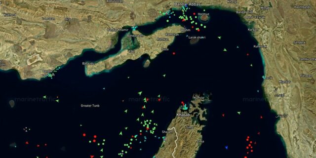 MarineTraffic muestra la actividad de los barcos en el Estrecho de Ormuz tras el acuerdo de alto el fuego entre Israel y Líbano

 | Politics,Transportation,new-this-week-video,supercut,video-format-supercut,strait-of-hormuz,vessels,satellite