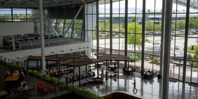 Qué empresas de tecnología tienen la mejor comida en el trabajo: clasificación codificada por IA

 | AI,Tech,nvidia,replit,generative-ai,artificial-intelligence,vibe-coding,vibe-mode,lunch,limited-synd