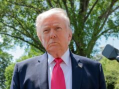 Trump dice que las conversaciones de paz entre Estados Unidos e Irán se reanudarán en Pakistán el lunes
| Politics,us-iran-war,us-iran-ceasefire,donald-trump,iran,strait-of-hormuz,peace-talks,pakistan Trump dice que las conversaciones de paz entre Estados Unidos e Irán se reanudarán en Pakistán el lunes
| Politics,us-iran-war,us-iran-ceasefire,donald-trump,iran,strait-of-hormuz,peace-talks,pakistan