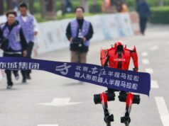 Media maratón de robots chinos establece récord y hace reír a la gente
| AI,china,robot Media maratón de robots chinos establece récord y hace reír a la gente
| AI,china,robot