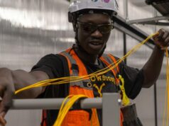 Meta acelera la capacitación en tecnología de fibra para resolver el cuello de botella del centro de datos
| Tech,Careers,data-centers,careers,meta,infrastructure,ai,changing-workplace-big-bet Meta acelera la capacitación en tecnología de fibra para resolver el cuello de botella del centro de datos
| Tech,Careers,data-centers,careers,meta,infrastructure,ai,changing-workplace-big-bet