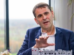 Documentos filtrados muestran cómo Chip Giant ASML planea destituir a los gerentes
| Tech,asml,chips,semiconductors,europe,exclusive,limited-synd,managers Documentos filtrados muestran cómo Chip Giant ASML planea destituir a los gerentes
| Tech,asml,chips,semiconductors,europe,exclusive,limited-synd,managers