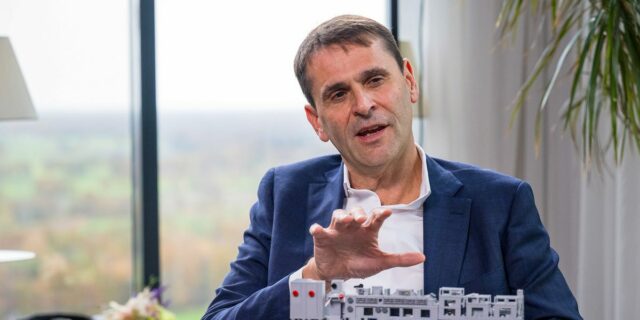 Documentos filtrados muestran cómo Chip Giant ASML planea destituir a los gerentes

 | Tech,asml,chips,semiconductors,europe,exclusive,limited-synd,managers