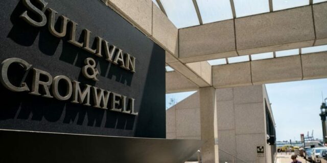 Sullivan & Cromwell se disculpa con el juez por trasladar alucinaciones de IA

 | AI,Law,ai,hallucinations,law-firm